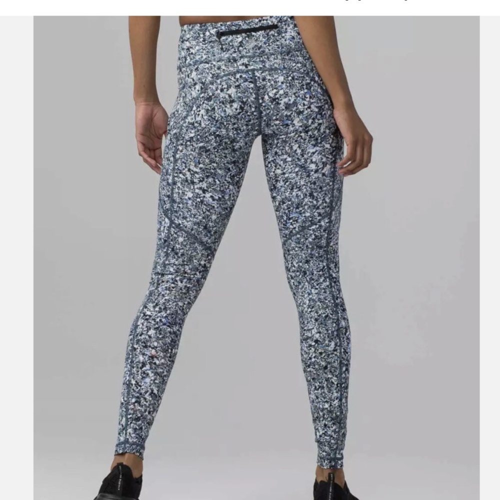 Lululemon Speed Tight V (SeaWheeze) - Tofino Shells Multi Black / Black SZ 10